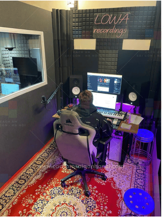 Phòng điều khiển studio kết nối với VOCALBOOTH 02