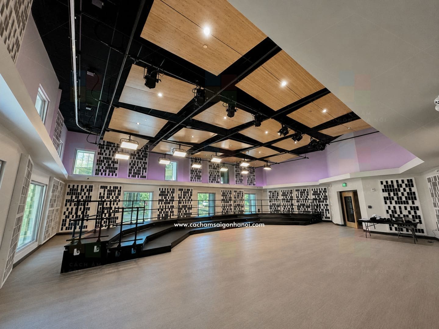 Không gian Music Rehearsal Hall với hệ thống khuếch tán âm và sân khấu biểu diễn chuyên nghiệp