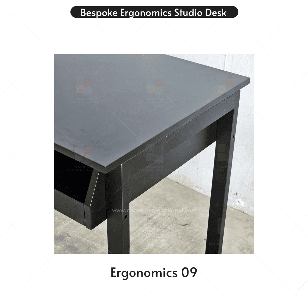 Chi tiết hoàn thiện bàn phòng thu âm Ergonomics 09 với mặt bàn phủ Melamine chống trầy xước và khung thép chắc chắn